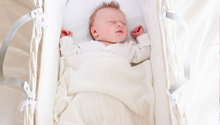 Jewish Baby Naming Ceremony Explained: Meaning, Rituals & How to Choose the Right Rabbi